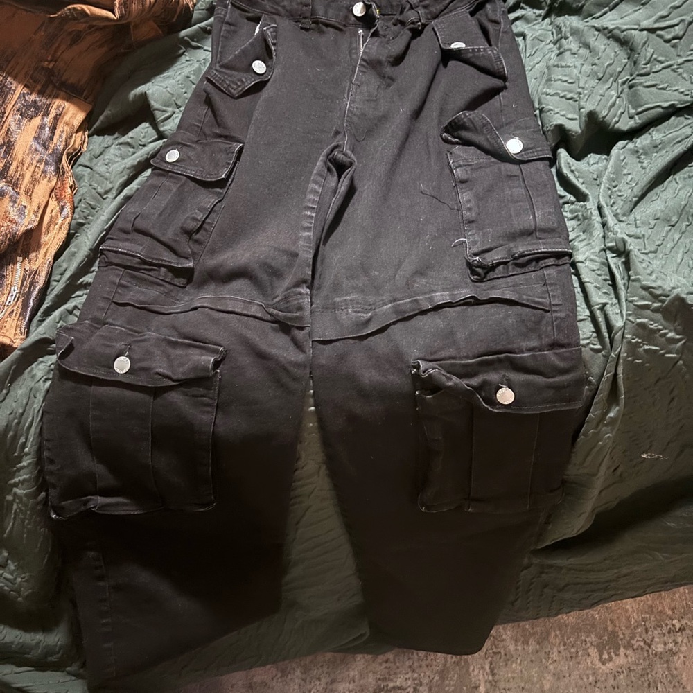 Women’s black cargo pant size medium
